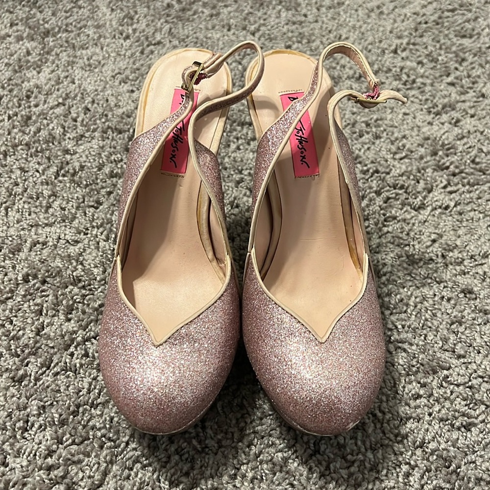 NWOT Betsey Johnson pink glitter heels